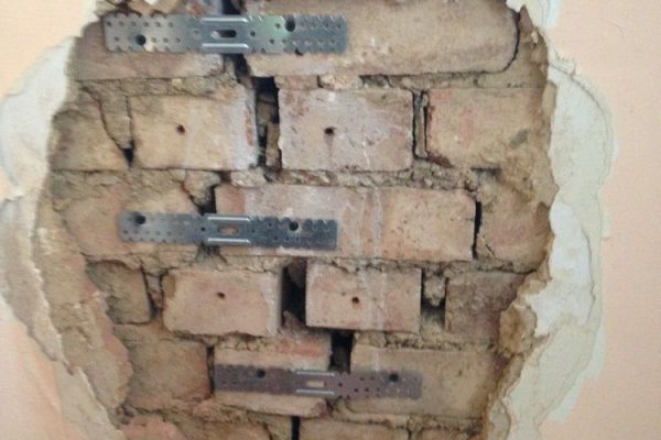 FIX HOLE IN BRICK WALL